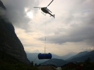 heliportage et dépose de la fosse toutes eaux COMPACT’O®