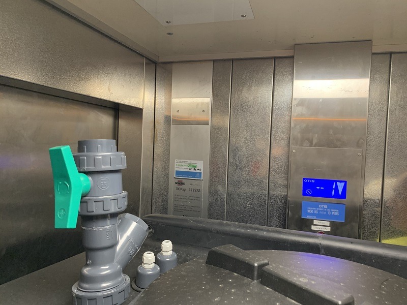 Station minifix dans l'ascenseur